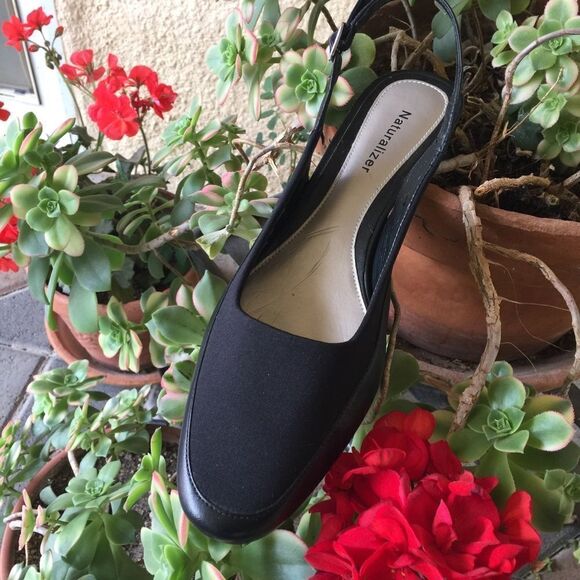 Naturalizer Slip-On Black 8 1/2 - Picture 2 of 7